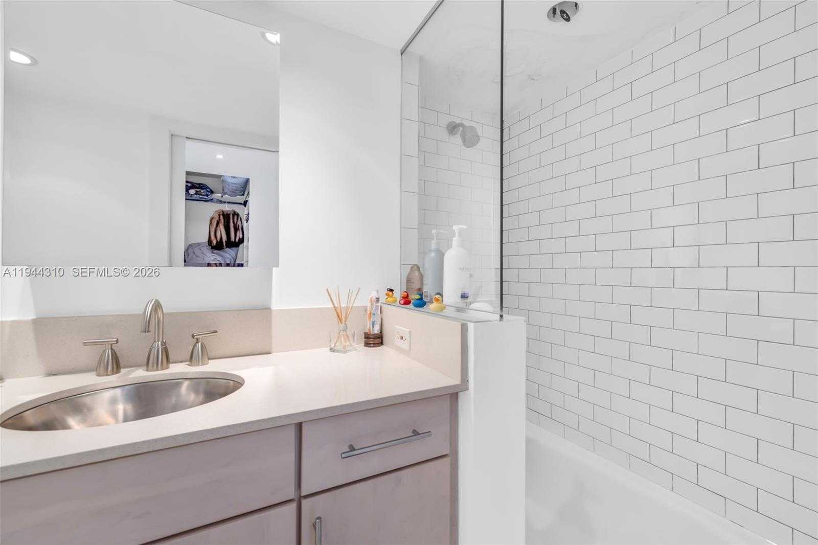 Small Image of 11 ISLAND AVE #411, Miami Beach Number 22