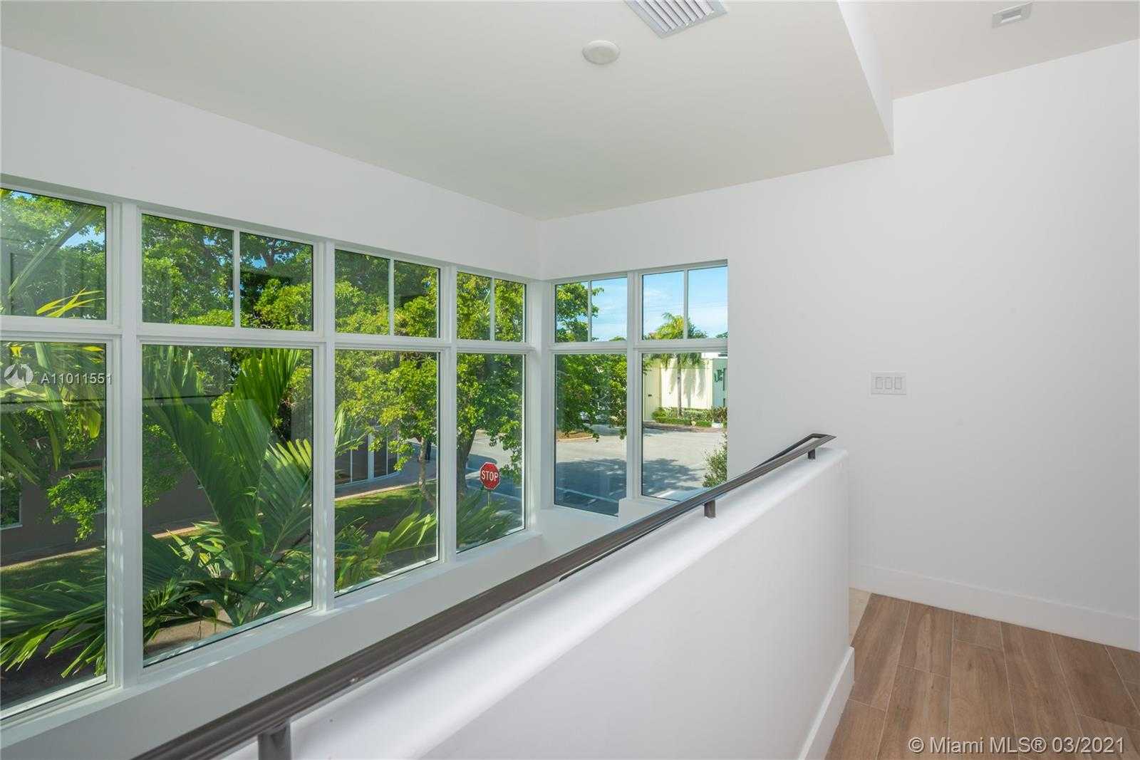 Small Image of 3400 PONCE DE LEON BLVD #3, Coral Gables Number 14