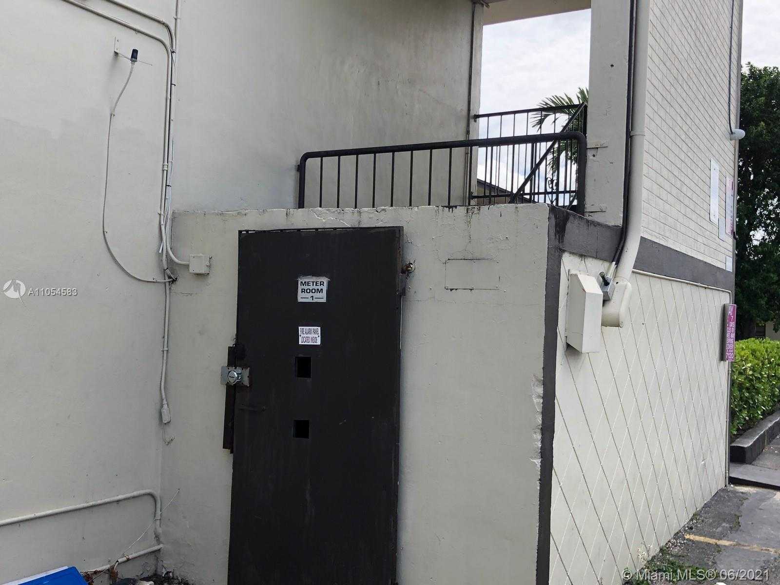 Small Image of 3330 NORTH WEST 48TH TER #30, Miami Number 7
