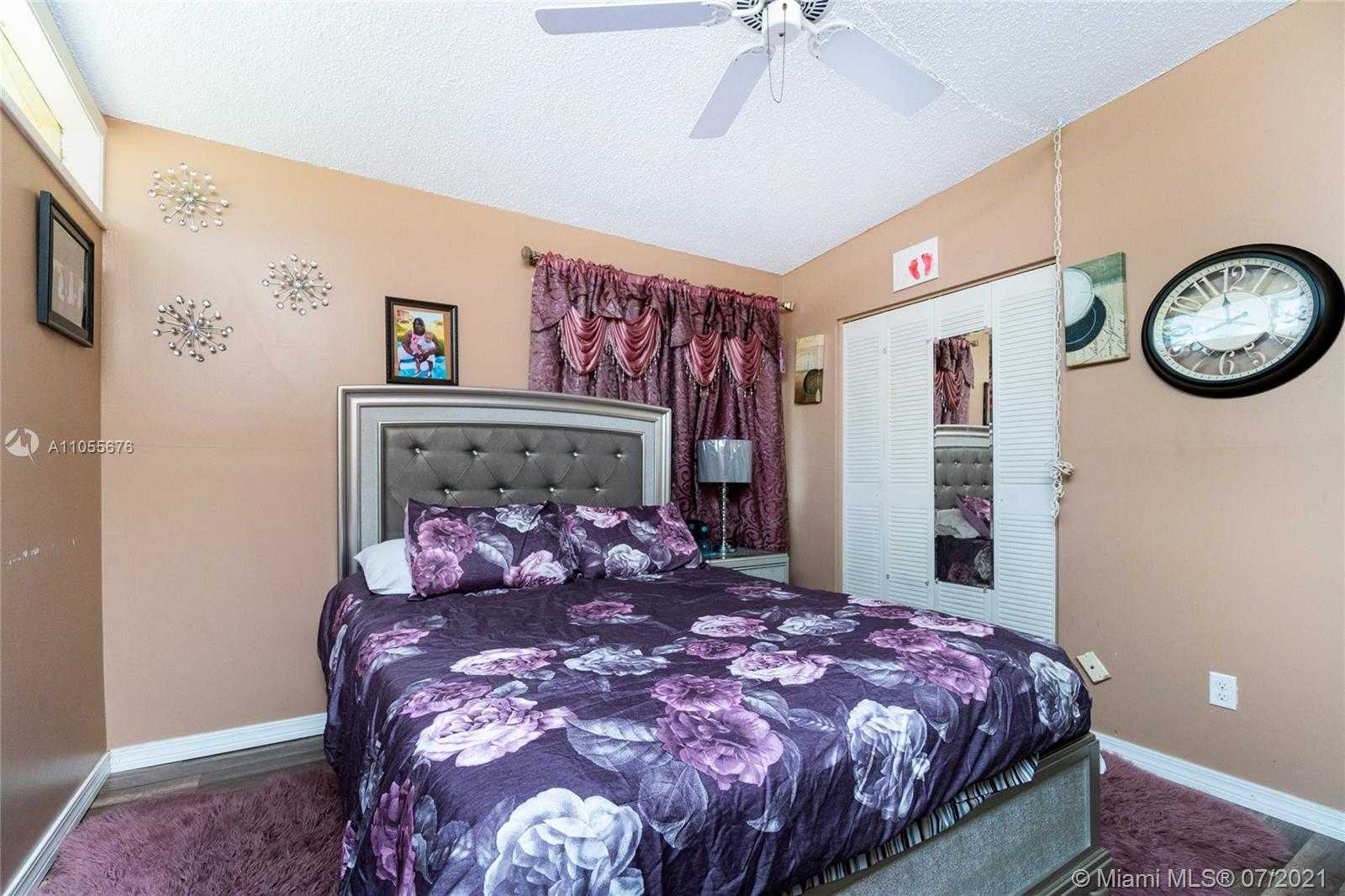 Small Image of 6260 LANDOVER, Port Charlotte Number 11