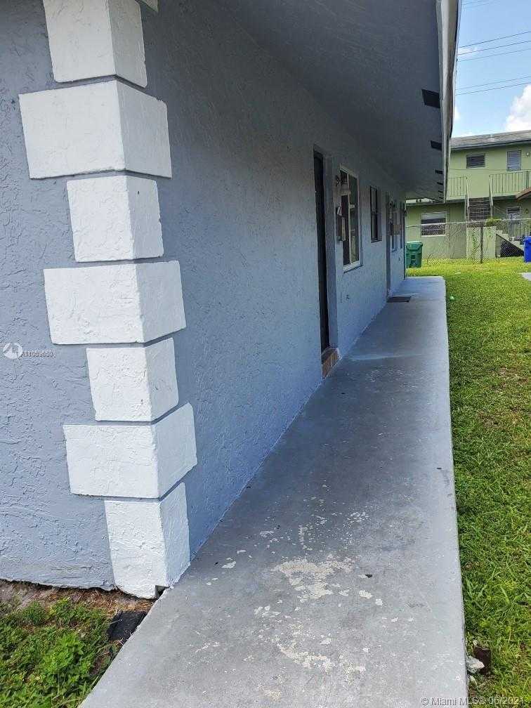 Small Image of 2500 FRANKLIN DR, Fort Lauderdale Number 2