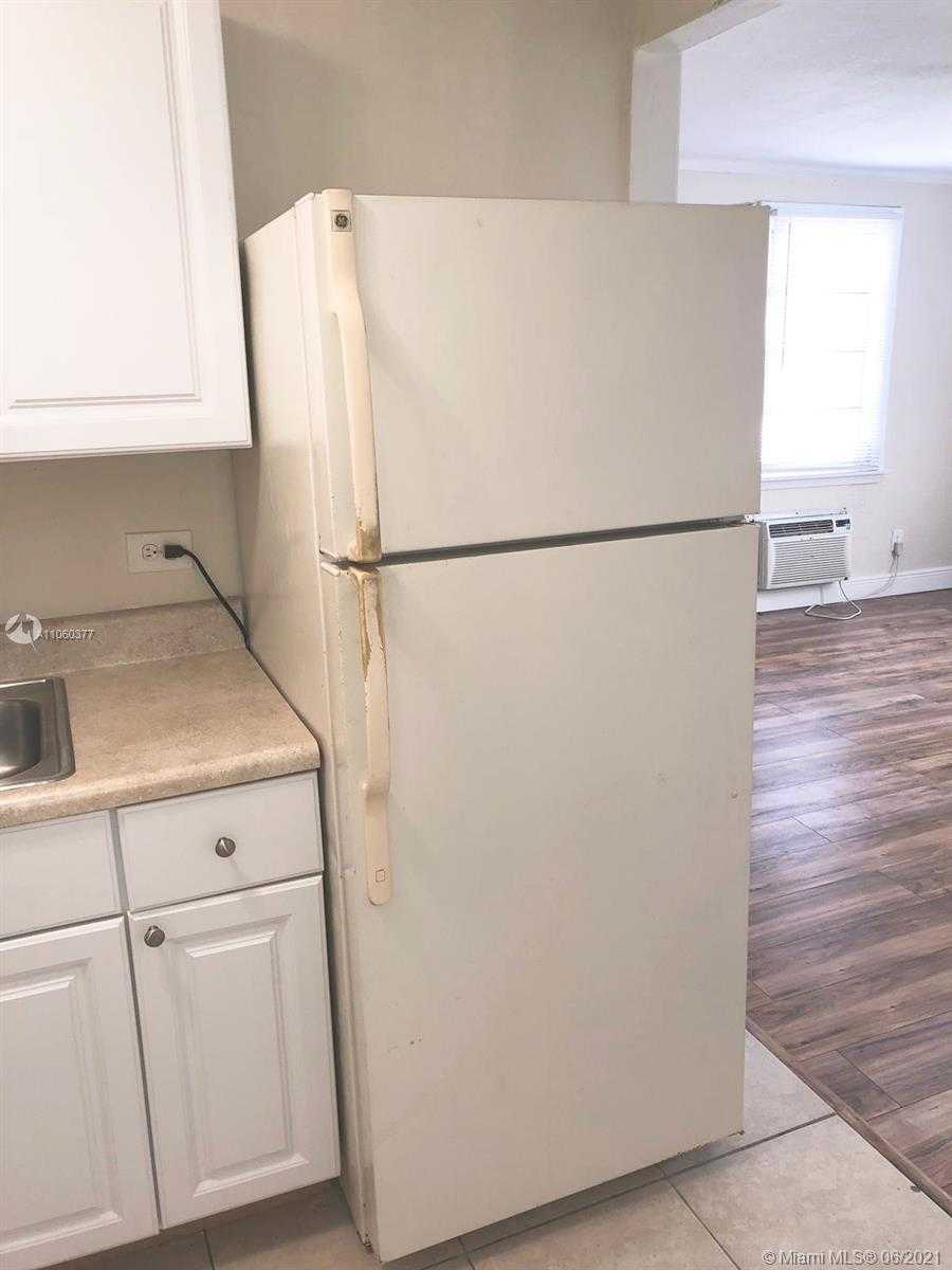 Small Image of 611 NORTH BROADWAY, Lantana Number 2