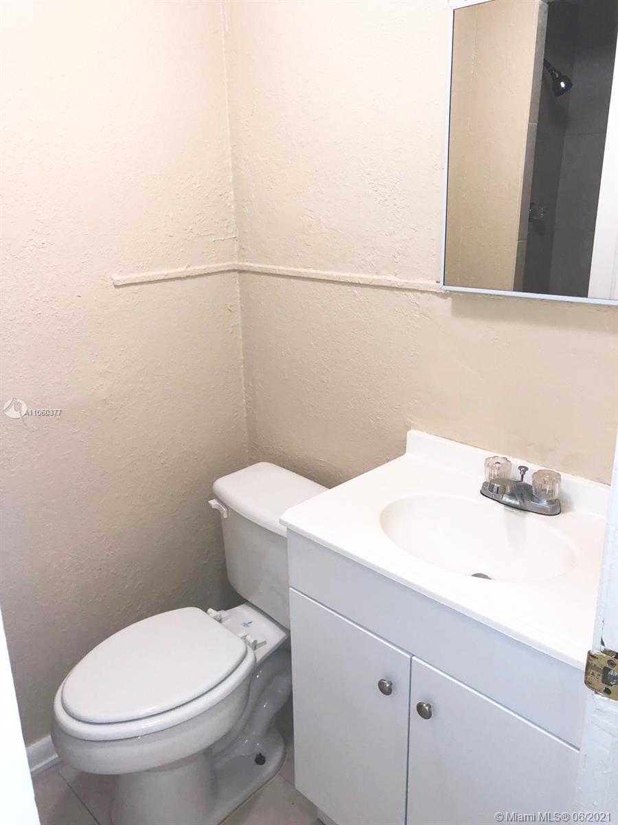Small Image of 611 NORTH BROADWAY, Lantana Number 4