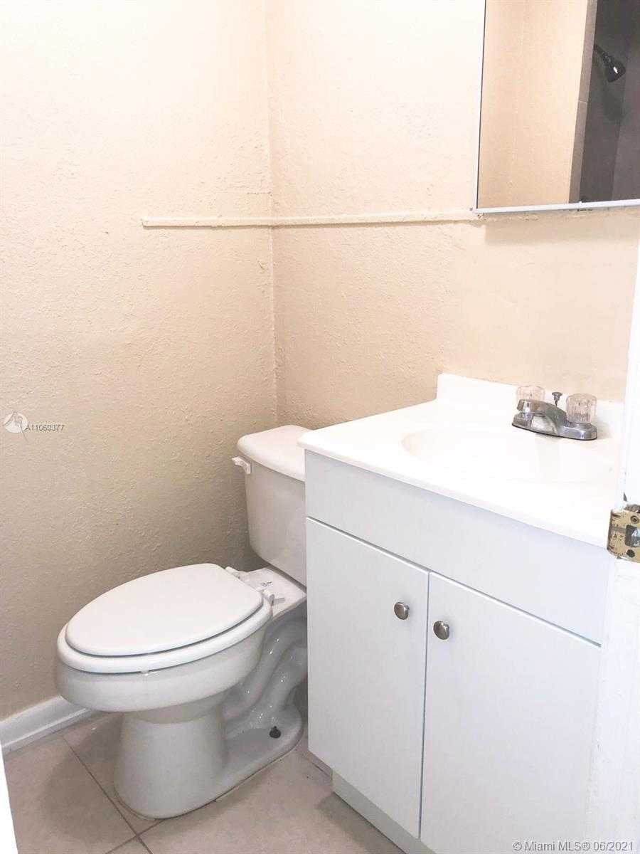 Small Image of 611 NORTH BROADWAY, Lantana Number 5