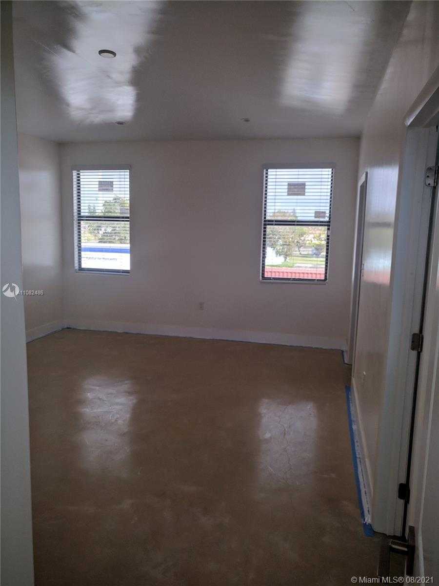 Small Image of 12194 SOUTH WEST 213TH ST, Miami Number 3
