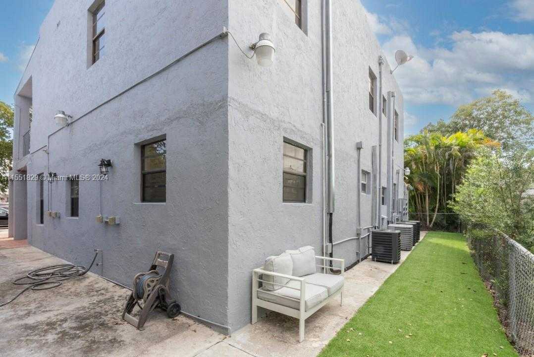 Small Image of 312 SOUTH WEST 32ND AVE, Miami Number 3