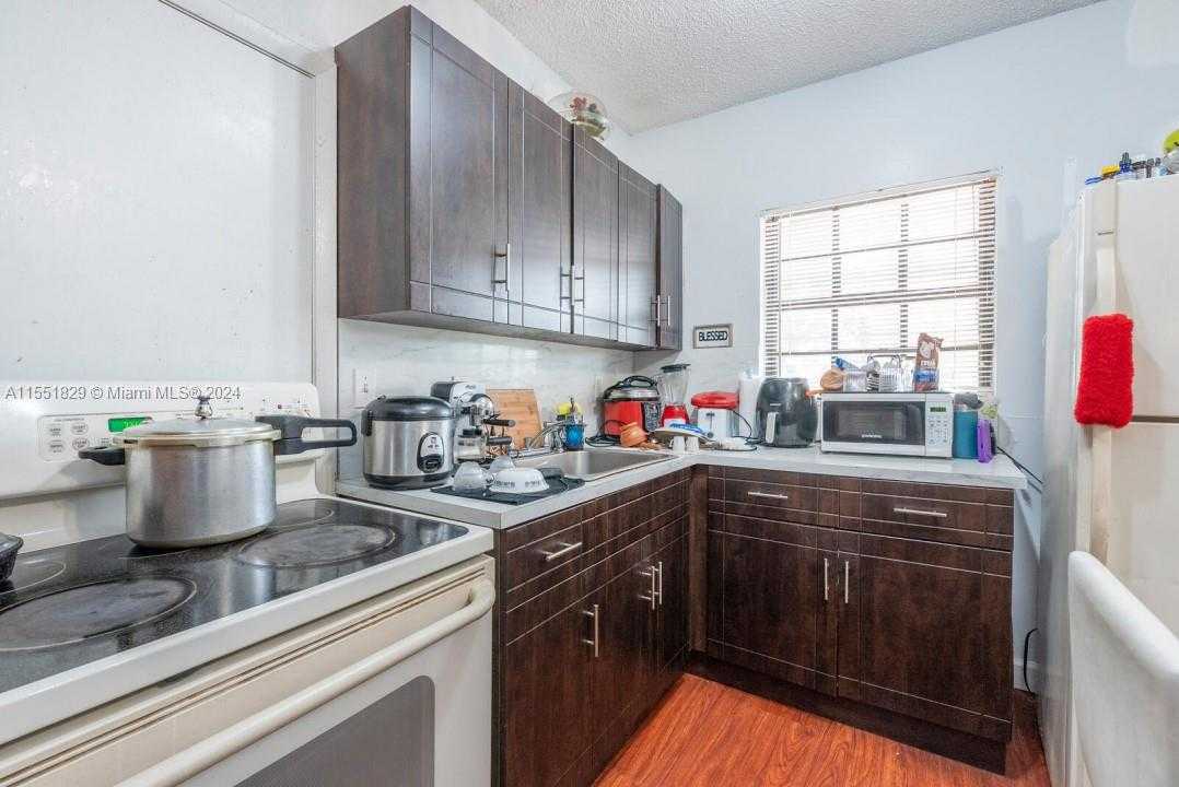 Small Image of 312 SOUTH WEST 32ND AVE, Miami Number 41