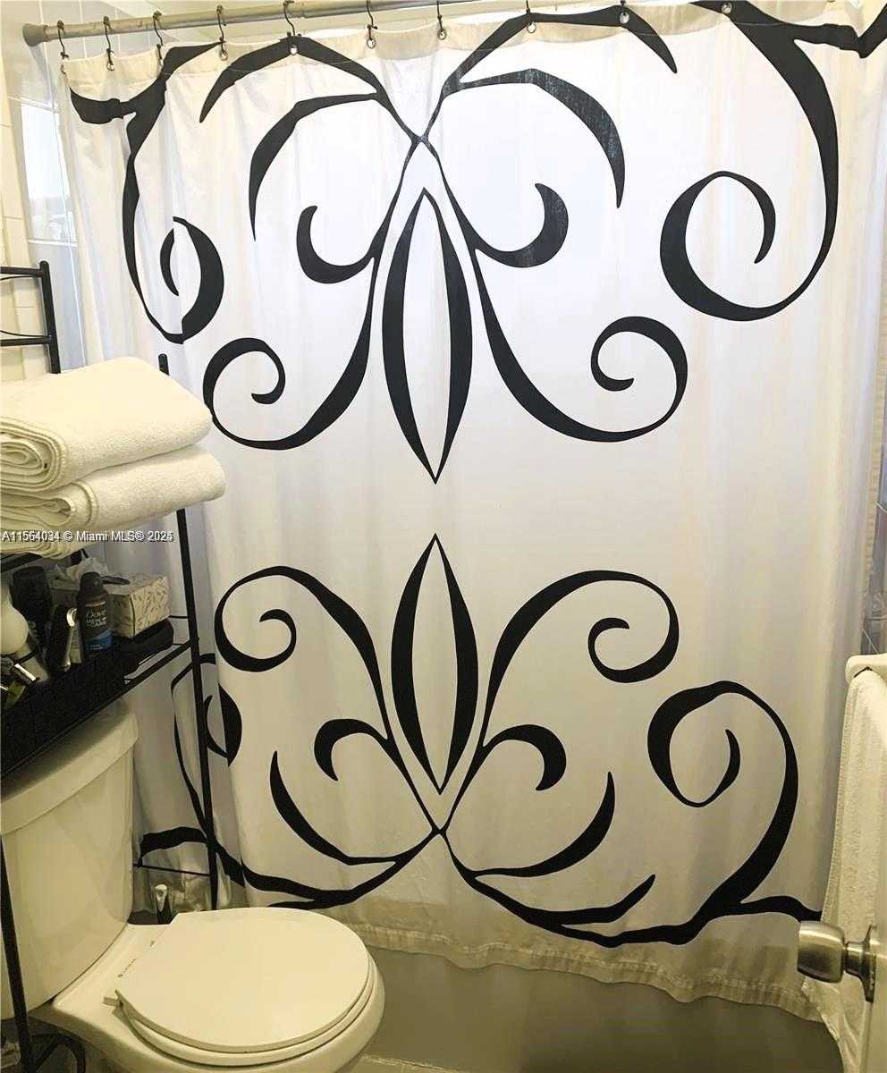 Small Image of 662 EAST 21ST ST, Hialeah Number 16