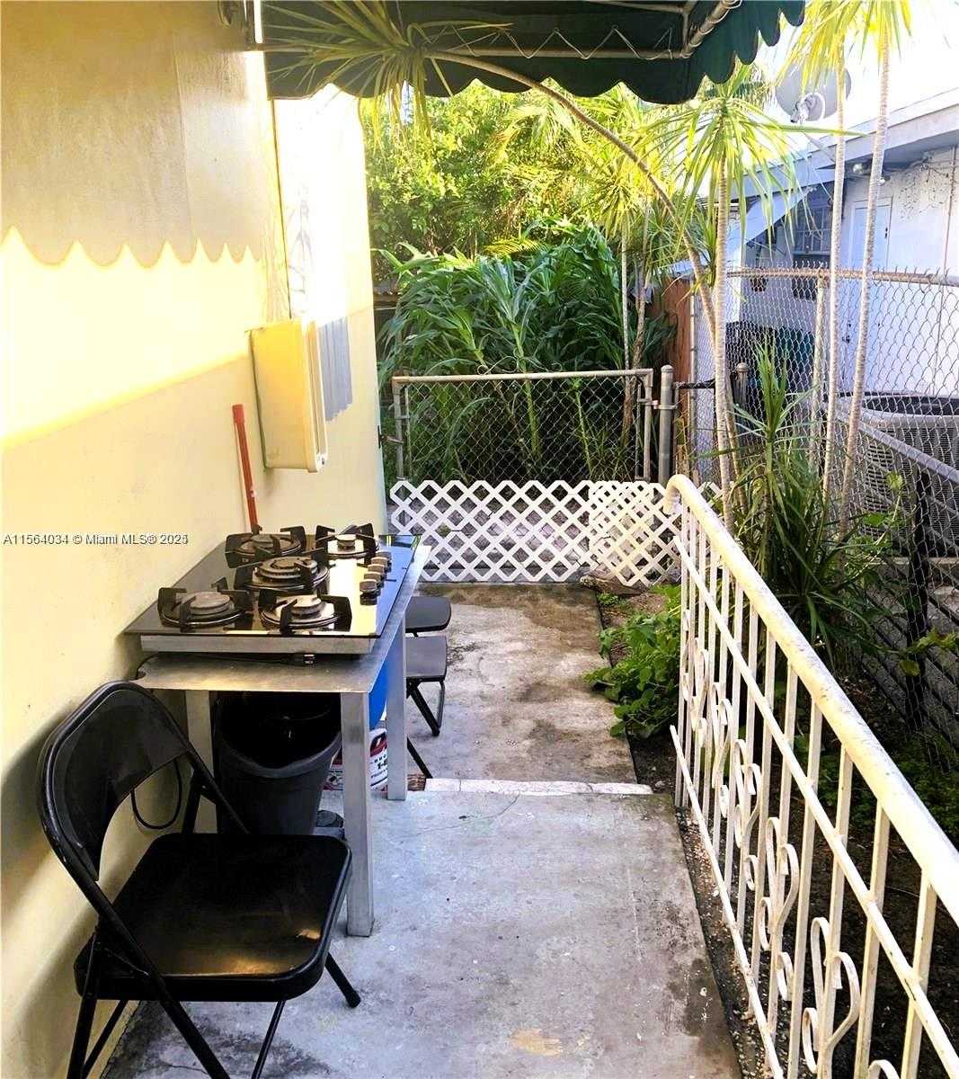 Small Image of 662 EAST 21ST ST, Hialeah Number 18