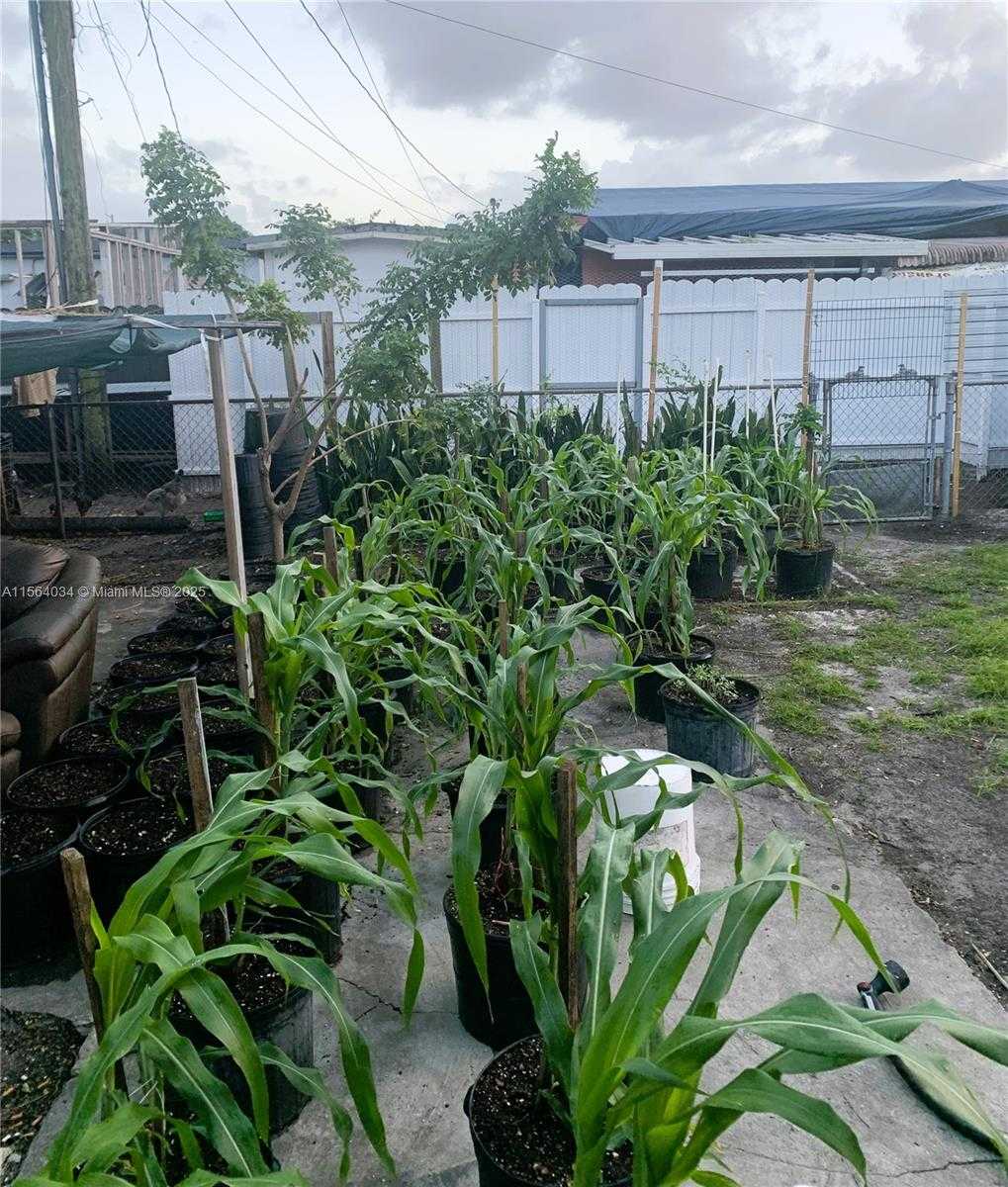 Small Image of 662 EAST 21ST ST, Hialeah Number 19