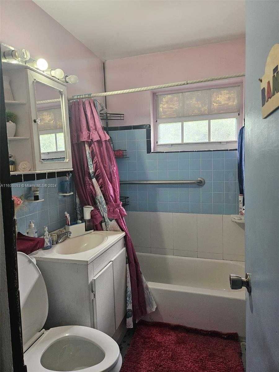 Small Image of 2803 NORTH WEST 91ST ST, Miami Number 14