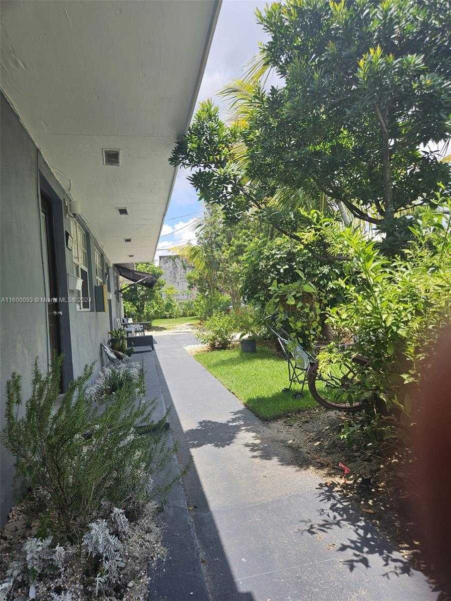 Small Image of 2803 NORTH WEST 91ST ST, Miami Number 5