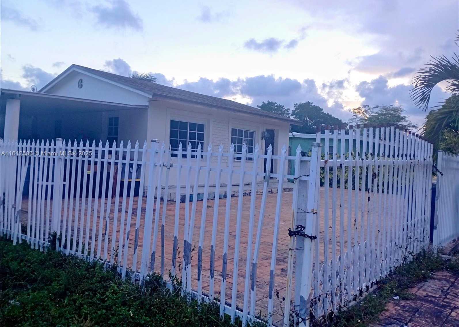 Small Image of Miami Number 3