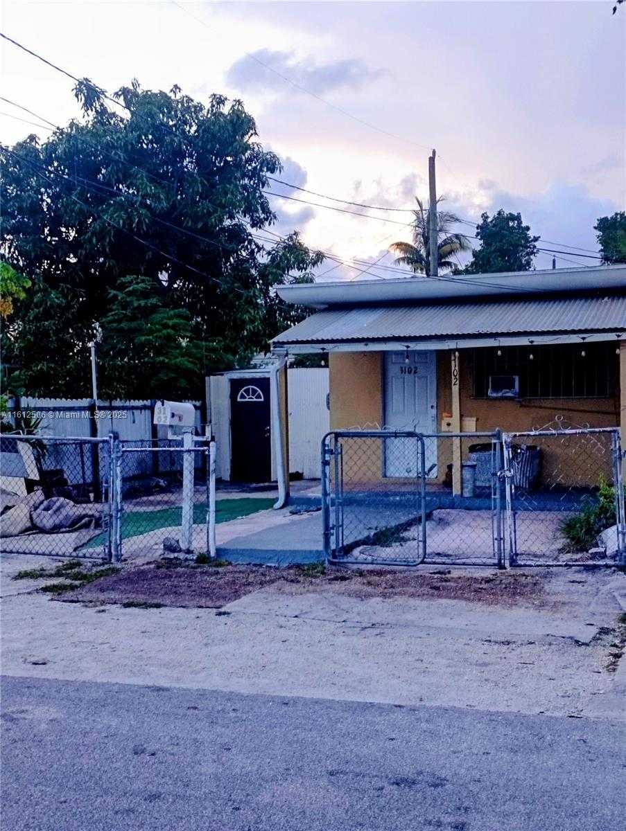 Small Image of Miami Number 7