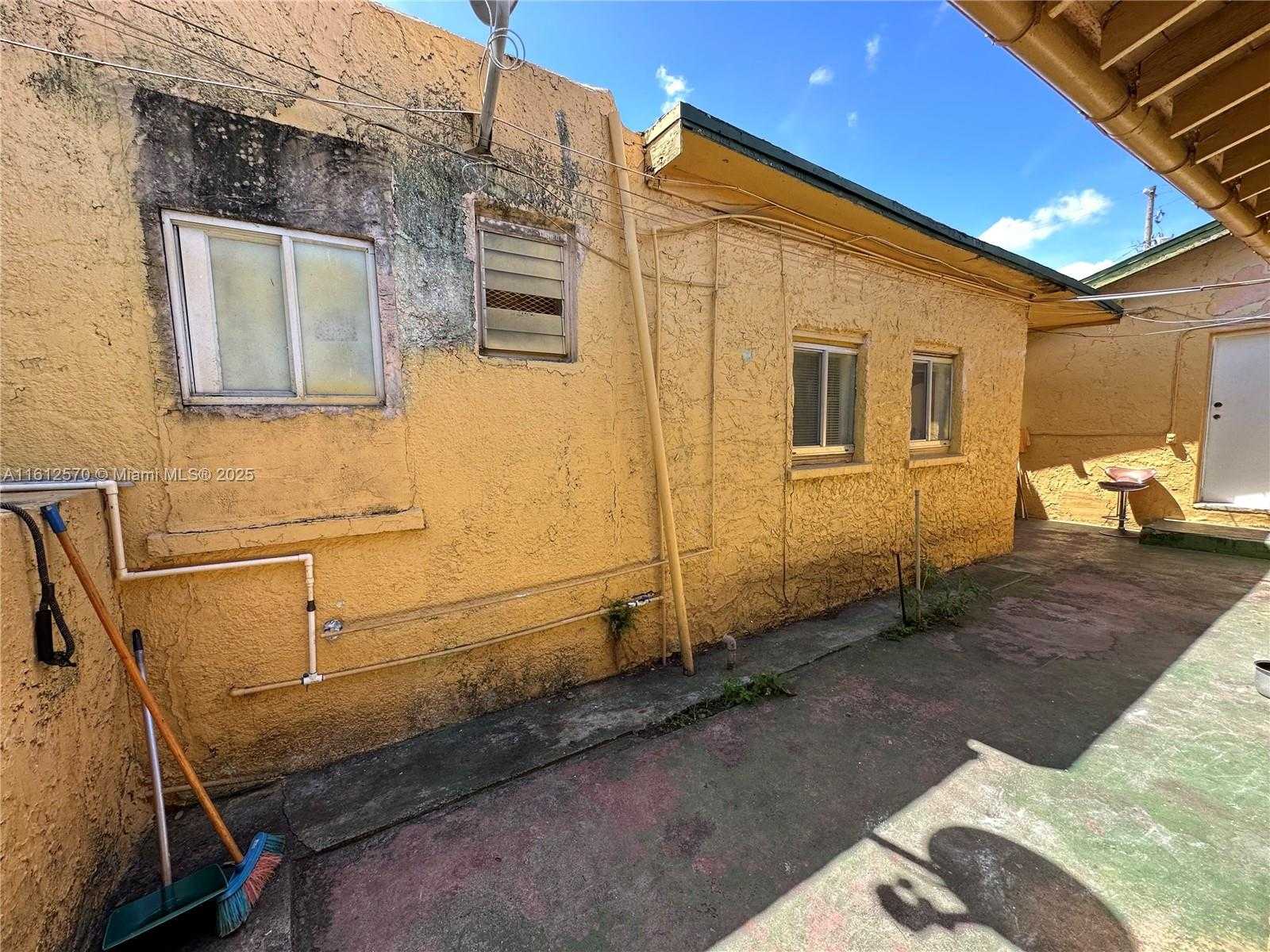 Small Image of 1842 NORTH WEST 18TH TER, Miami Number 15