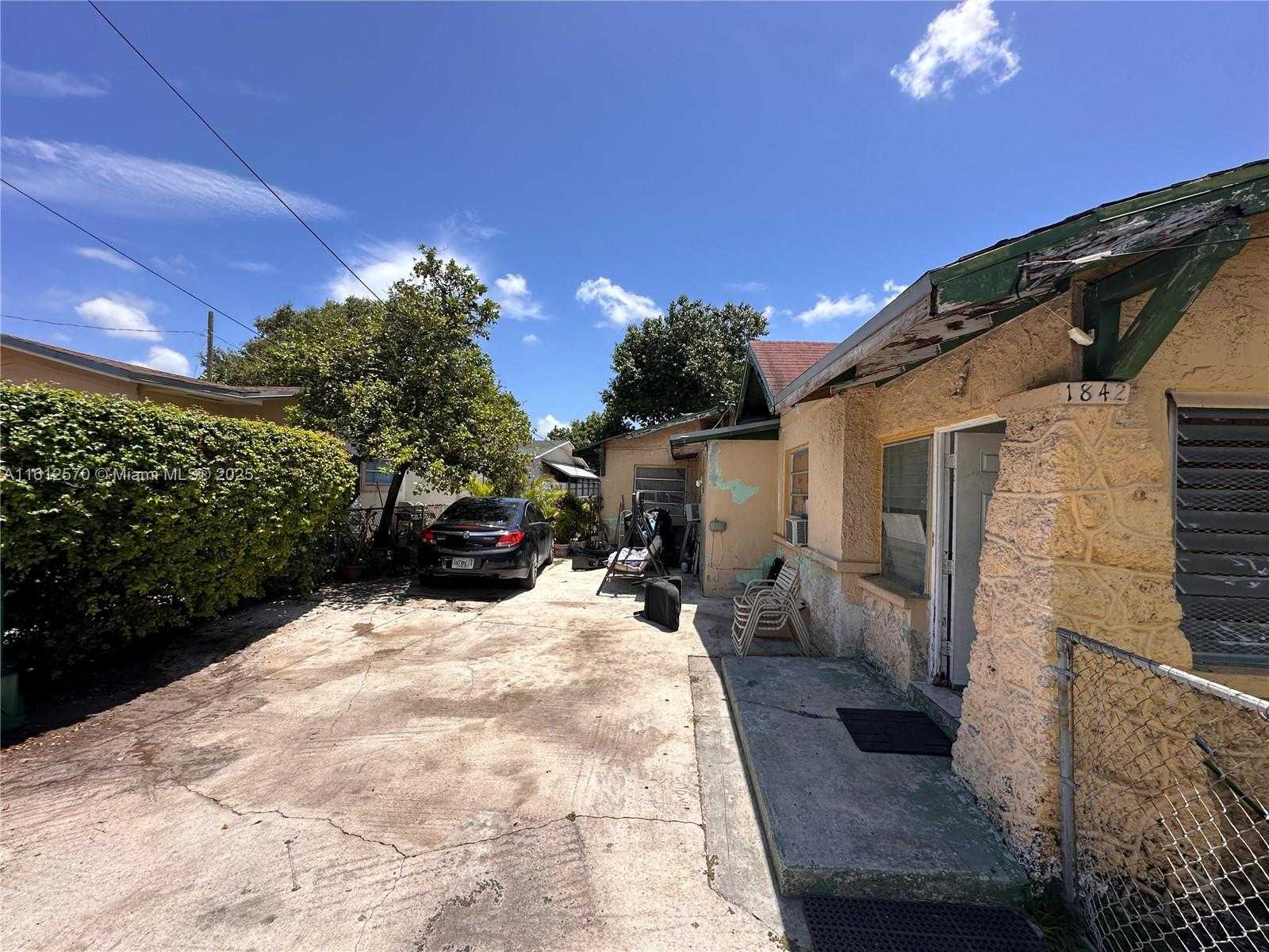 Small Image of 1842 NORTH WEST 18TH TER, Miami Number 3