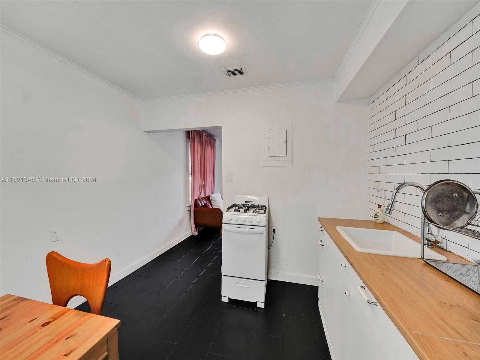 Small Image of 9210 NORTH WEST 4TH AVE, Miami Number 41