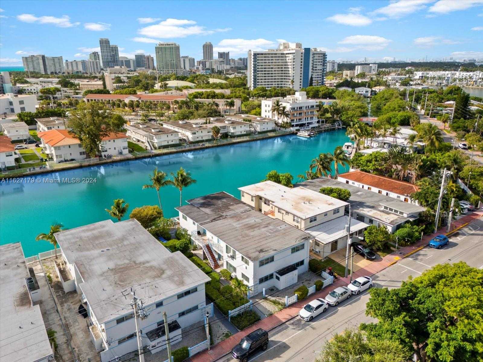 Small Image of 7805 CRESPI BLVD #12, Miami Beach Number 2