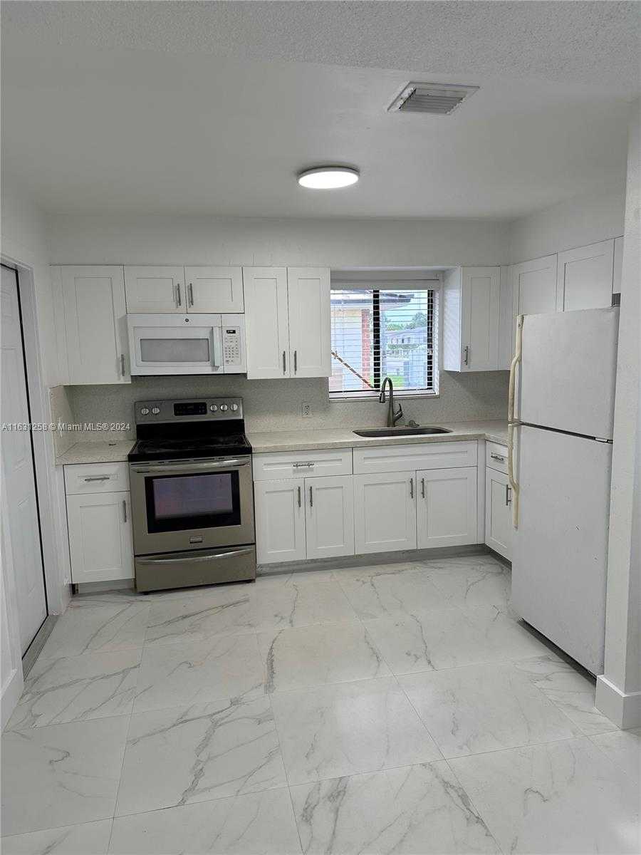 Small Image of 324 EAST 34TH ST #2, Hialeah Number 22