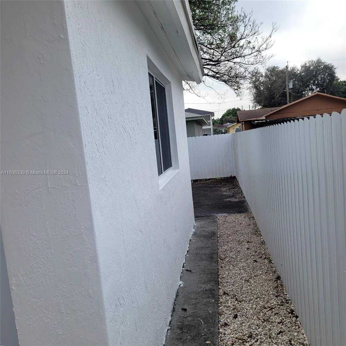 Small Image of 2126 NORTH WEST 47TH TER #2, Miami Number 12