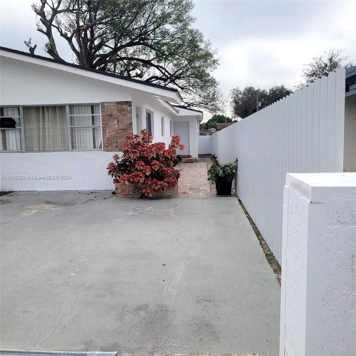 Small Image of 2126 NORTH WEST 47TH TER #2, Miami Number 4