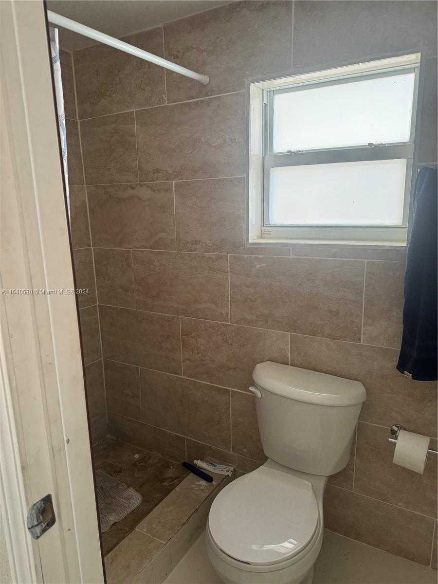 Small Image of 655 NORTH EAST 80TH ST, Miami Number 10