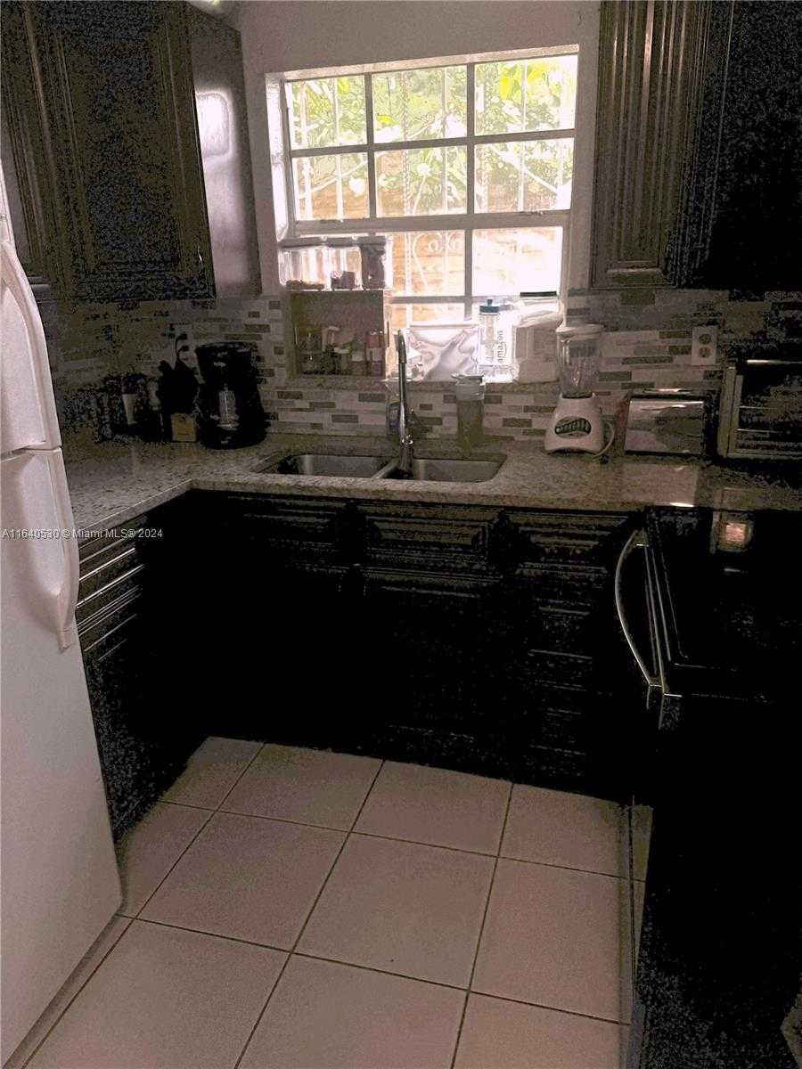 Small Image of 655 NORTH EAST 80TH ST, Miami Number 15