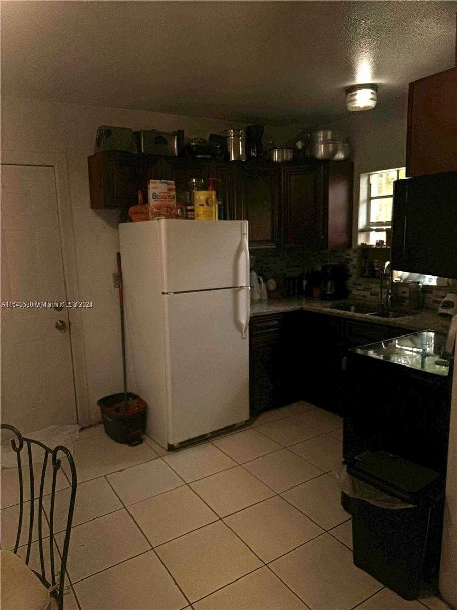 Small Image of 655 NORTH EAST 80TH ST, Miami Number 16