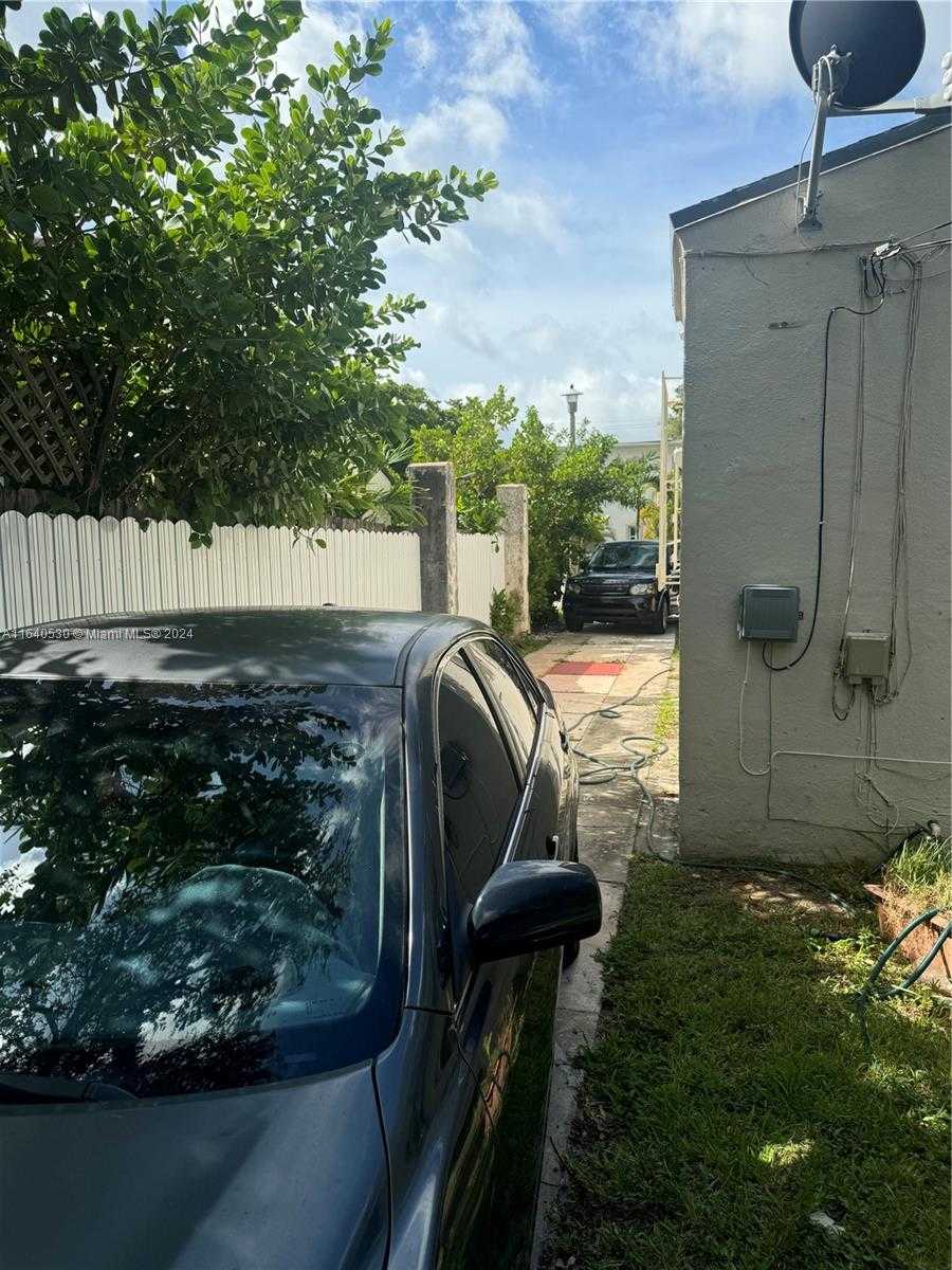 Small Image of 655 NORTH EAST 80TH ST, Miami Number 3