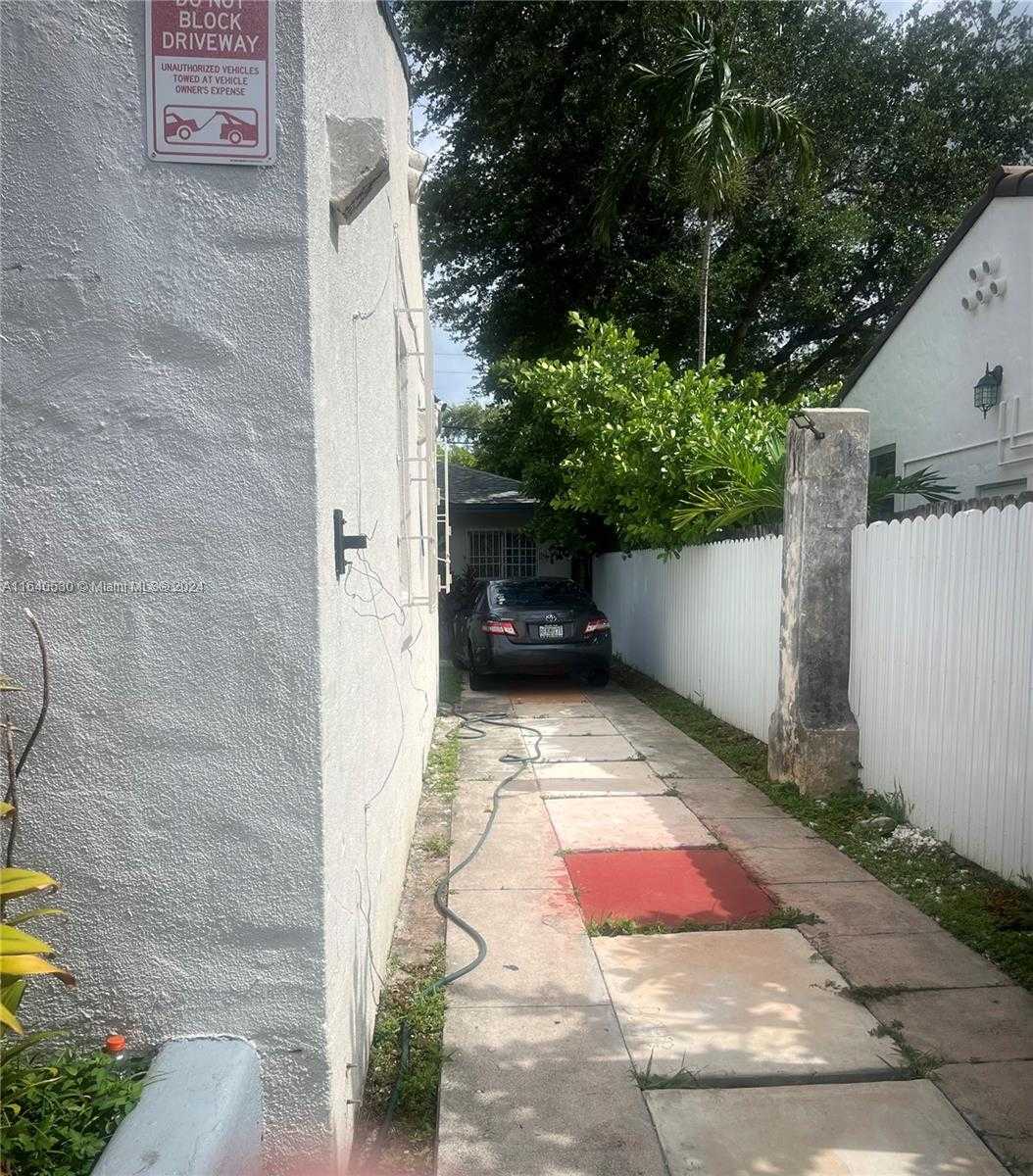Small Image of 655 NORTH EAST 80TH ST, Miami Number 4