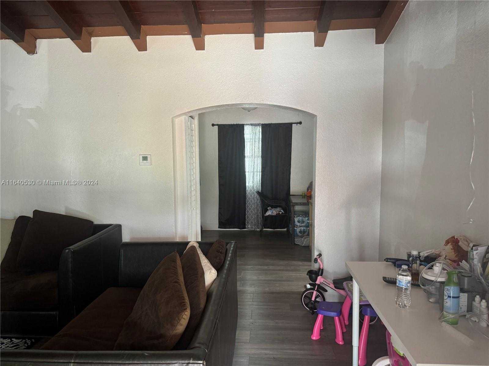 Small Image of 655 NORTH EAST 80TH ST, Miami Number 5
