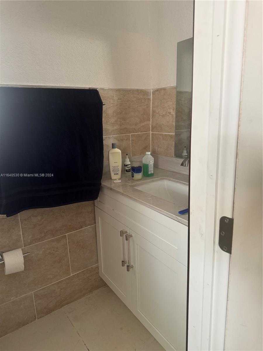 Small Image of 655 NORTH EAST 80TH ST, Miami Number 9