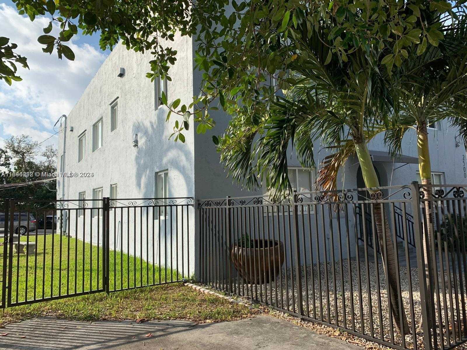 Small Image of 2500 NORTH EAST 192ND ST, Miami Number 12