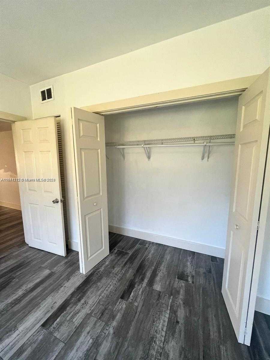 Small Image of 2500 NORTH EAST 192ND ST, Miami Number 4