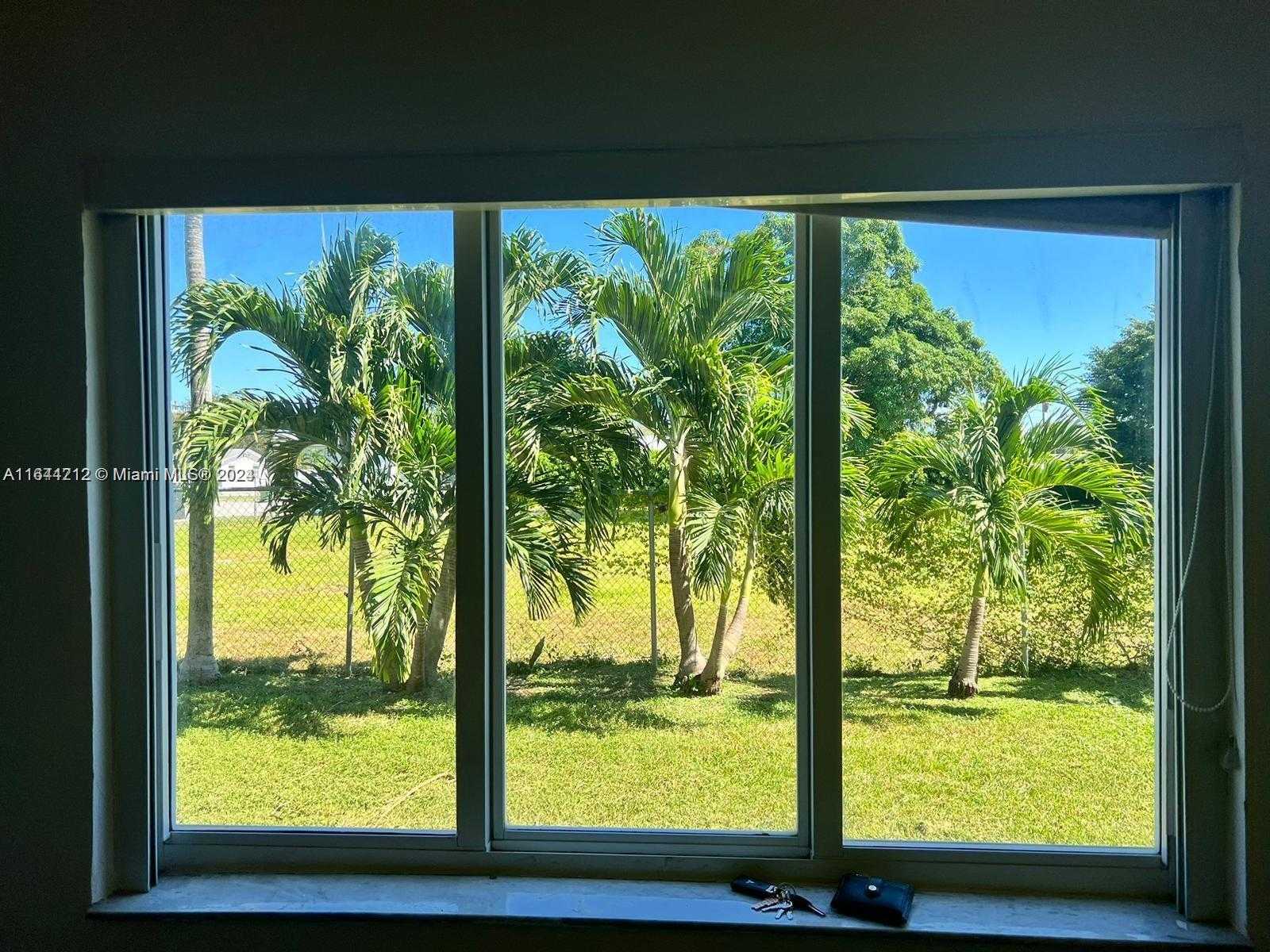 Small Image of 2500 NORTH EAST 192ND ST, Miami Number 6