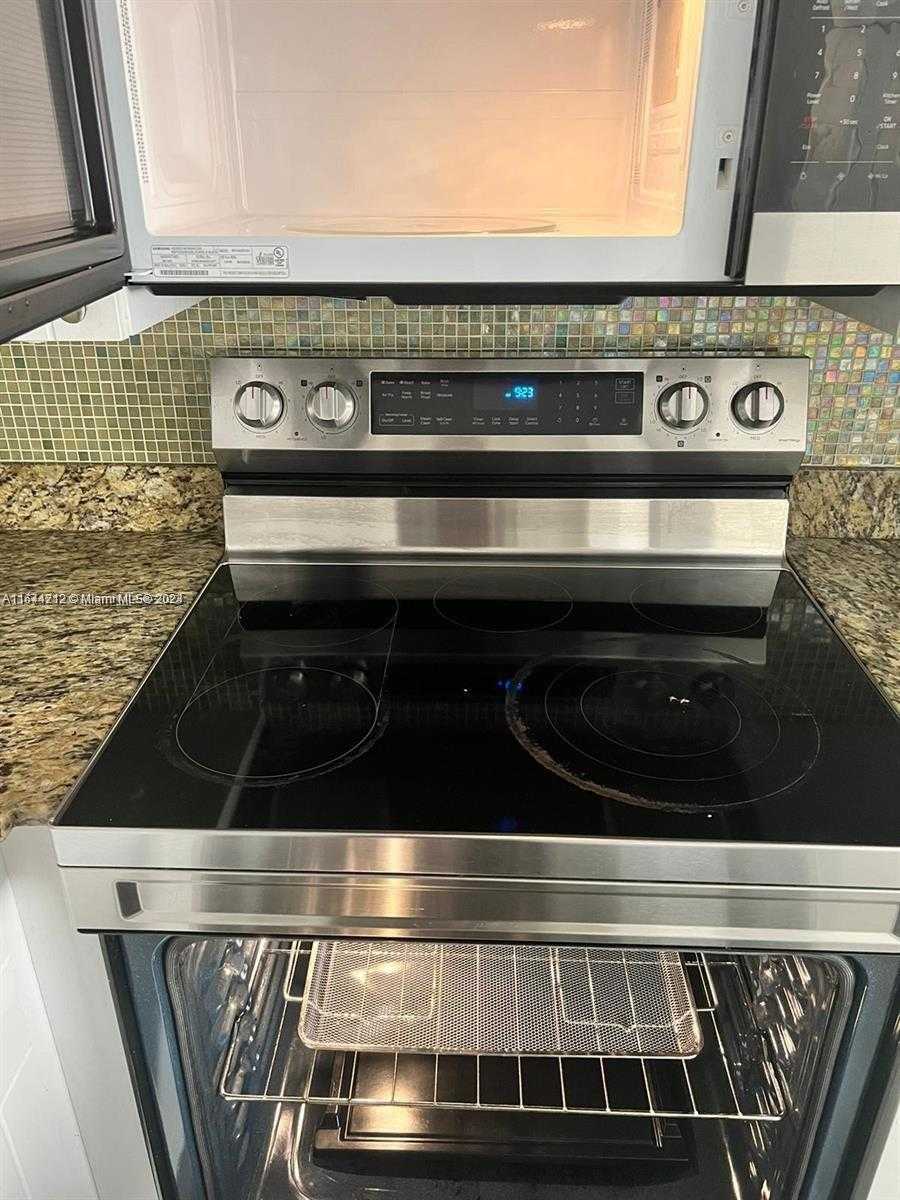 Small Image of 2500 NORTH EAST 192ND ST, Miami Number 7
