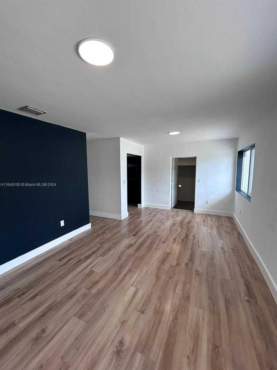 Small Image of 2180 NORTH WEST 59TH ST, Miami Number 4