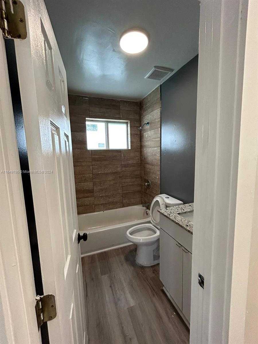 Small Image of 2180 NORTH WEST 59TH ST, Miami Number 9