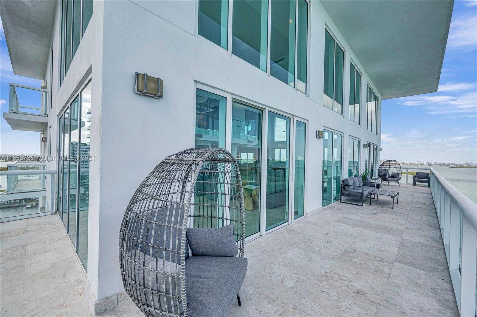 Small Image of 7939 EAST DR, North Bay Village Number 15