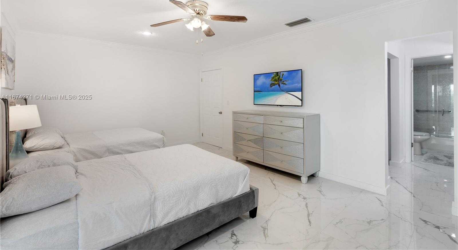 Small Image of 9165 HARDING AVE #2, Surfside Number 37