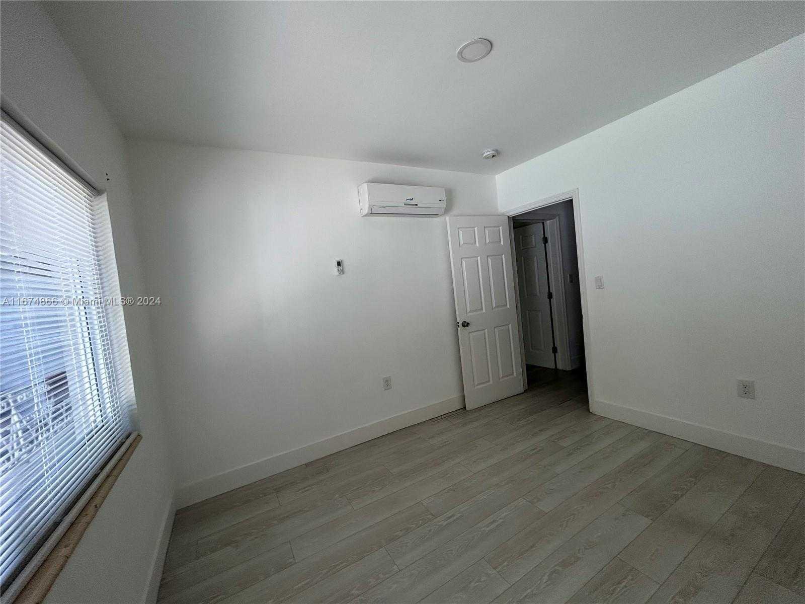 Small Image of 242 NE 55th Terrace, Miami, FL 33137, USA Number 13