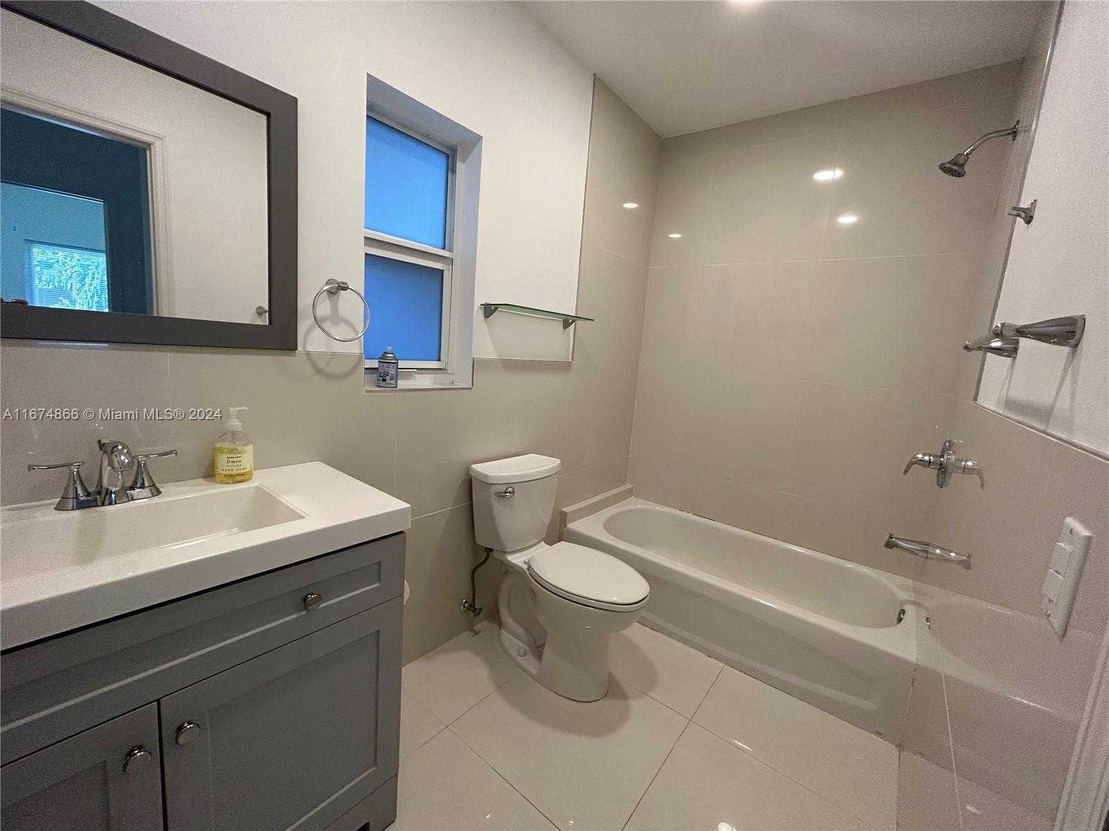 Small Image of 242 NE 55th Terrace, Miami, FL 33137, USA Number 14
