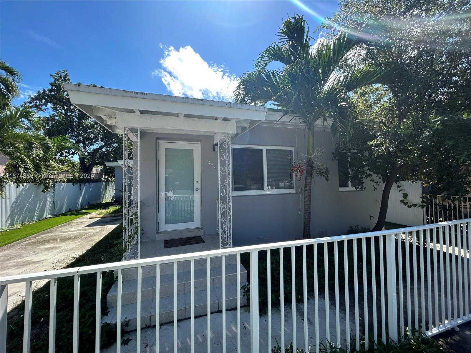 Small Image of 242 NE 55th Terrace, Miami, FL 33137, USA Number 2