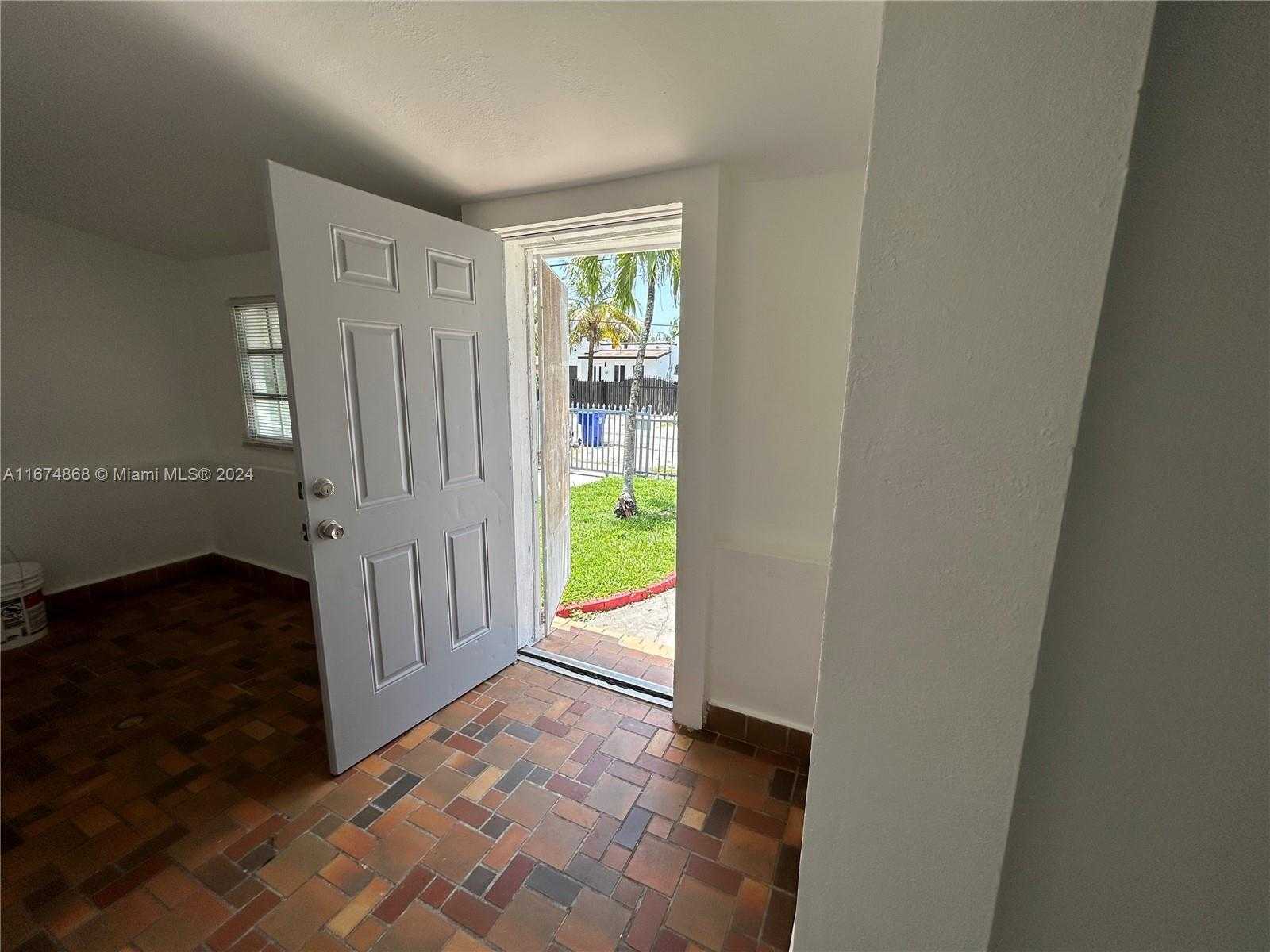 Small Image of 15 NORTH EAST 70TH ST, Miami Number 17