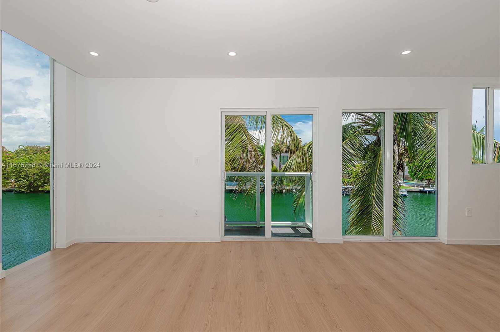 Small Image of 1975 CALAIS DR #10, Miami Beach Number 10