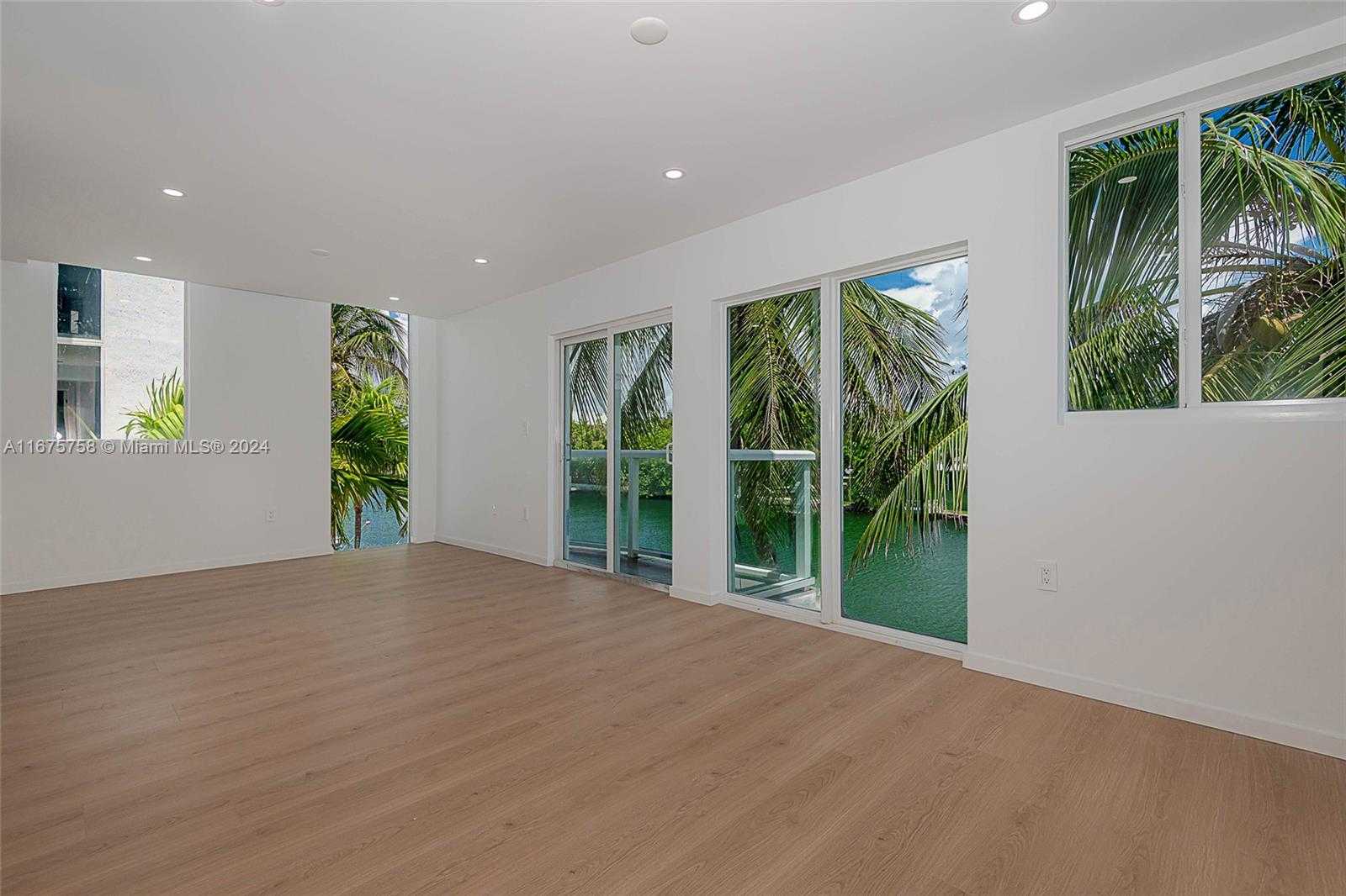 Small Image of 1975 CALAIS DR #10, Miami Beach Number 12