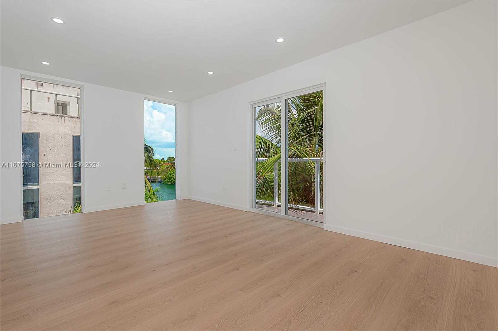 Small Image of 1975 CALAIS DR #10, Miami Beach Number 14
