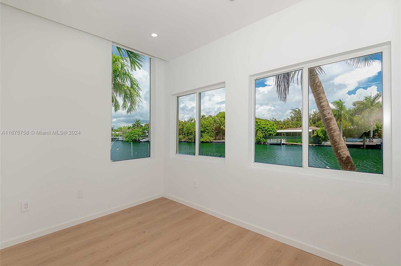 Small Image of 1975 CALAIS DR #10, Miami Beach Number 15