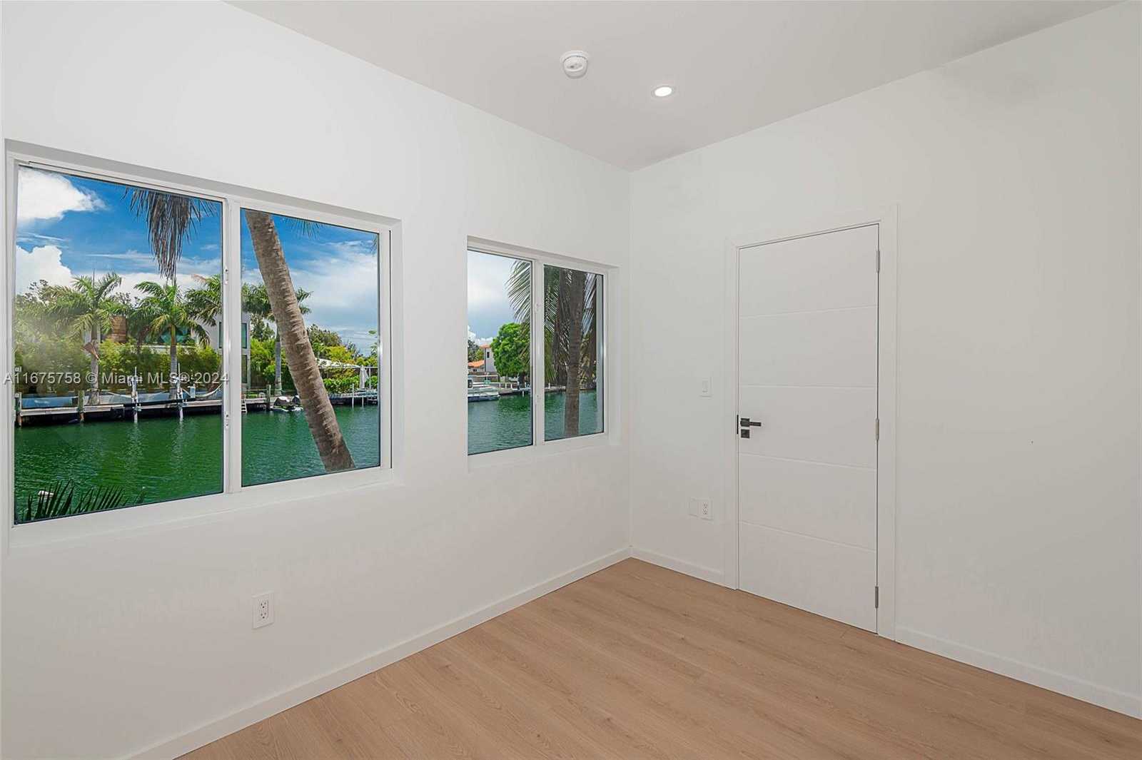 Small Image of 1975 CALAIS DR #10, Miami Beach Number 16