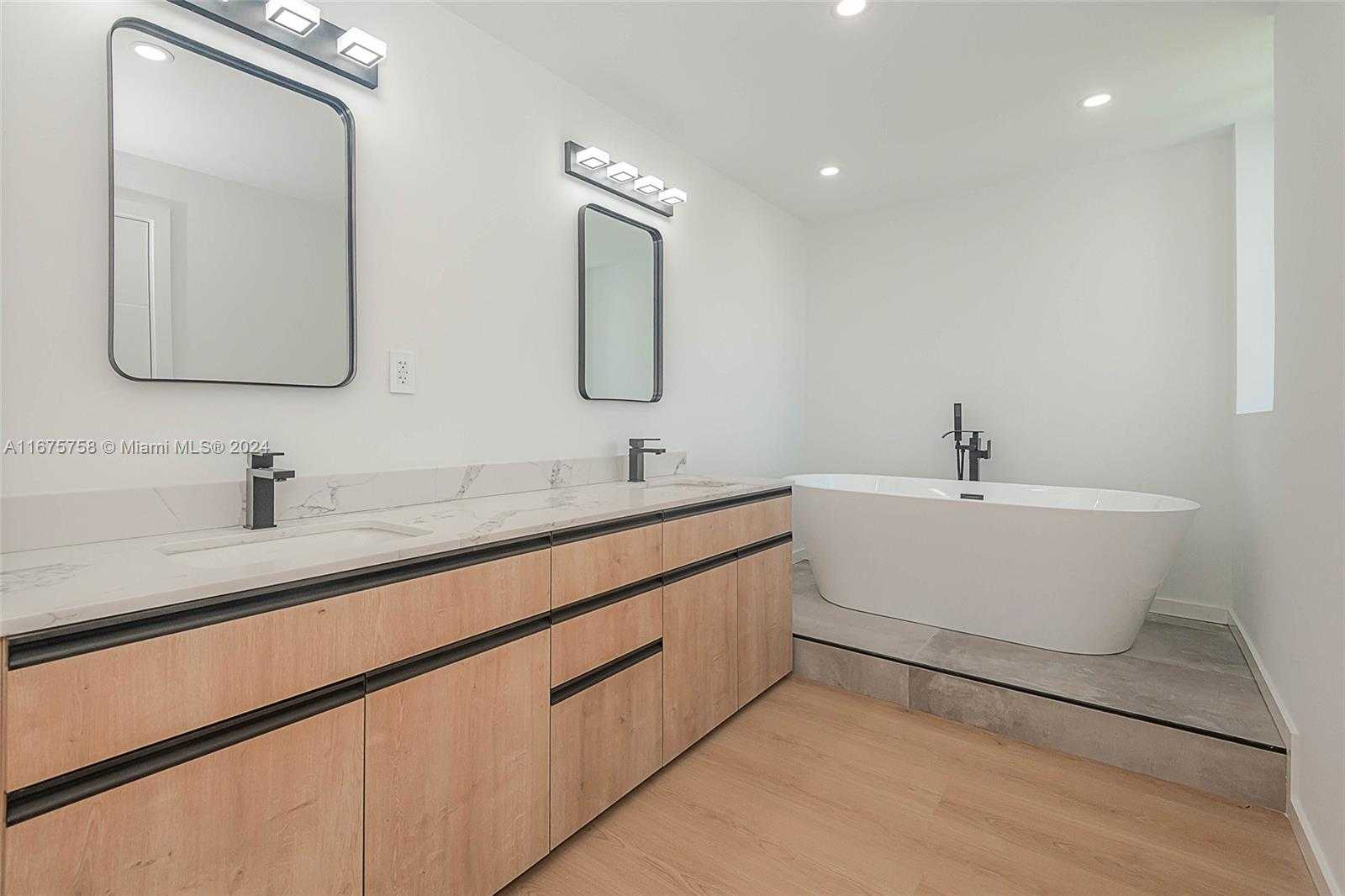 Small Image of 1975 CALAIS DR #10, Miami Beach Number 19